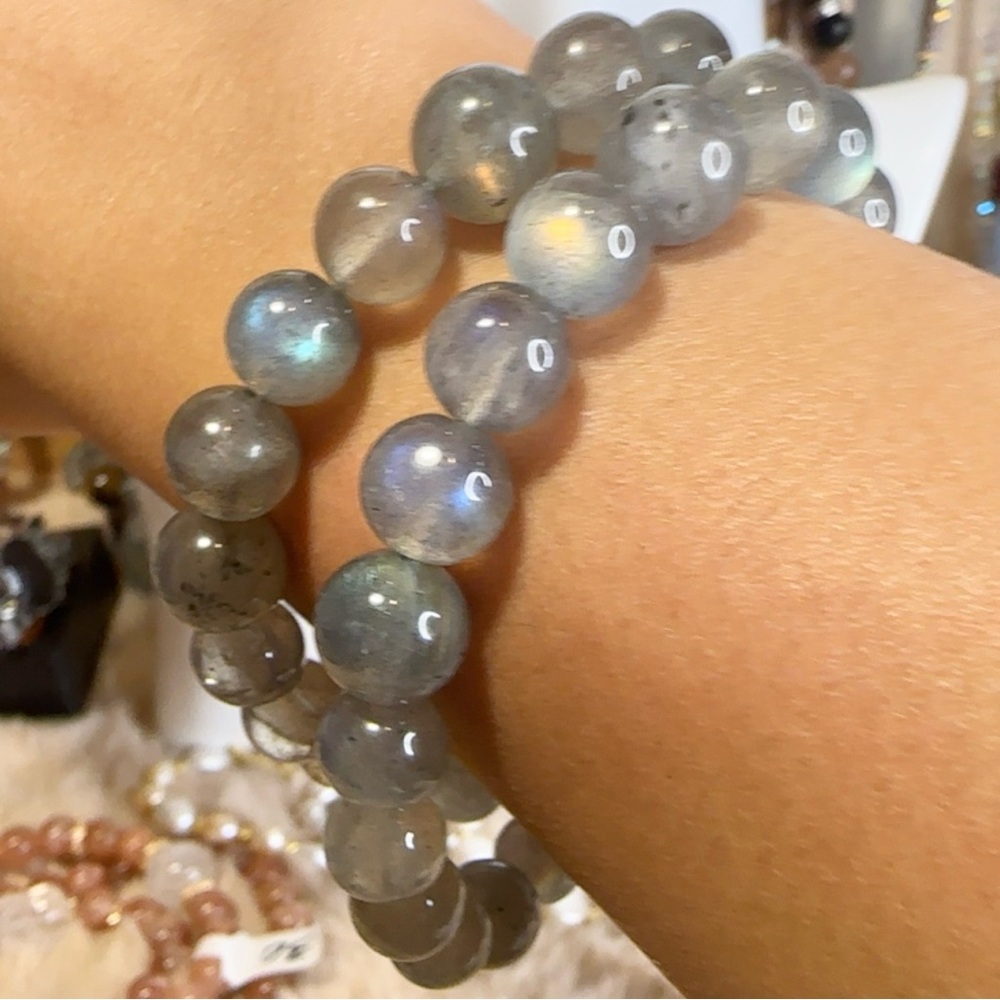 2-Layer Gray Moonstone Beaded Bracelet 8.5-9.5mm Size 6.75 inches - Picture 2 of 2